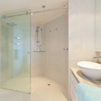 Mẹo làm sạch phòng tắm kính trong 1 phút