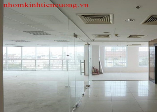 Lắp cửa kính cường lực