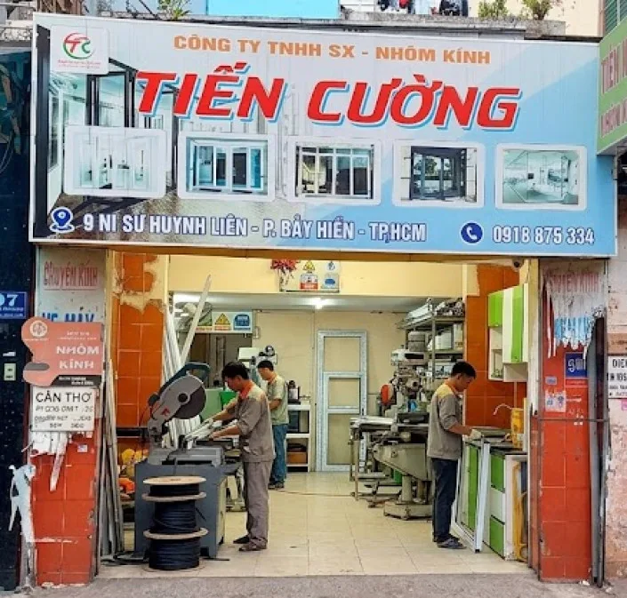 Nhôm Kính Tiến Cường | Xưởng thi công nhôm kính TP.HCM - hình ảnh thực tế Sản phẩm nhôm kính được kiểm tra trước khi bàn giao