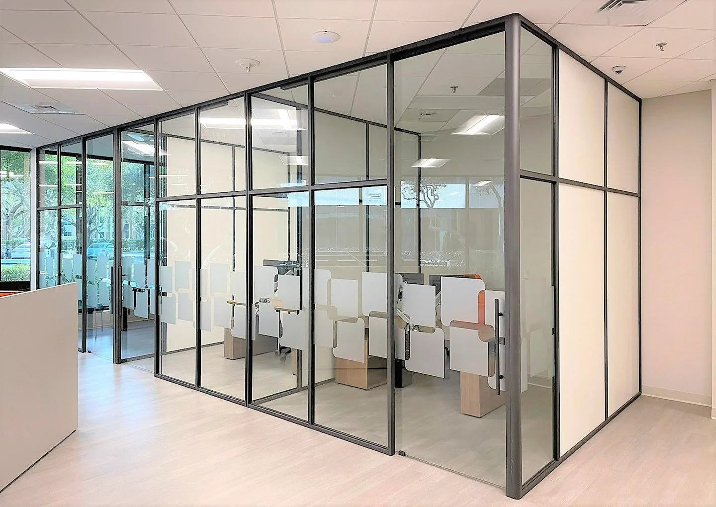 Bộ cửa nhôm kính trượt sau khi cân chỉnh Cửa lùa nhôm hoàn thiện tại công trình