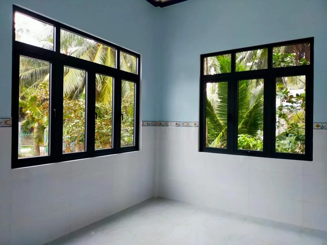 Mẫu cánh nhôm lắp kính cường lực theo ô thiết kế Cửa nhôm kính cường lực lấy sáng cho nhà ở