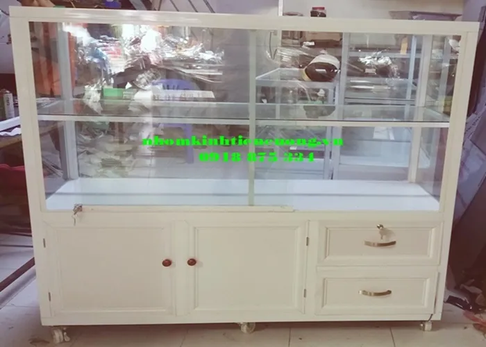 Hình thực tế: Mẫu tủ trưng bày mỹ phẩm hoàn thiện tại cửa hàng Mẫu tủ trưng bày mỹ phẩm hoàn thiện tại cửa hàng
