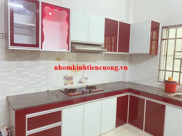 Tủ bếp nhôm kính hcm 3 Tủ bếp nhôm kính chữ L tiện nghi