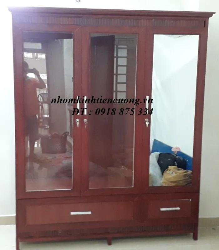 Tủ quần áo nhôm kính vân gỗ phòng ngủ Mẫu tủ quần áo nhôm kính vân gỗ cho phòng ngủ