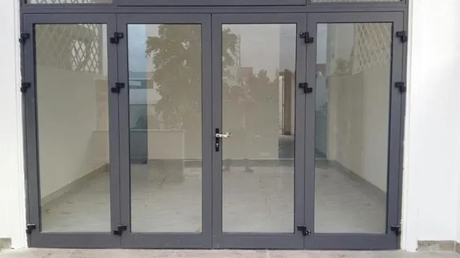 Cửa nhôm kính mở quay nhiều cánh - mẫu tham khảo 10 Cửa nhôm kính mở quay nhiều cánh