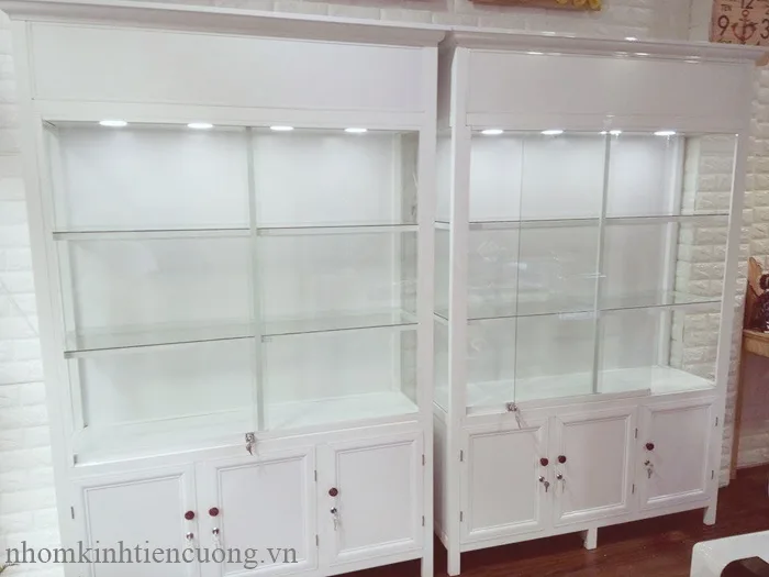 Hình thực tế: Tủ kính trưng bày nước hoa và mỹ phẩm cao cấp Tủ kính trưng bày nước hoa và mỹ phẩm cao cấp