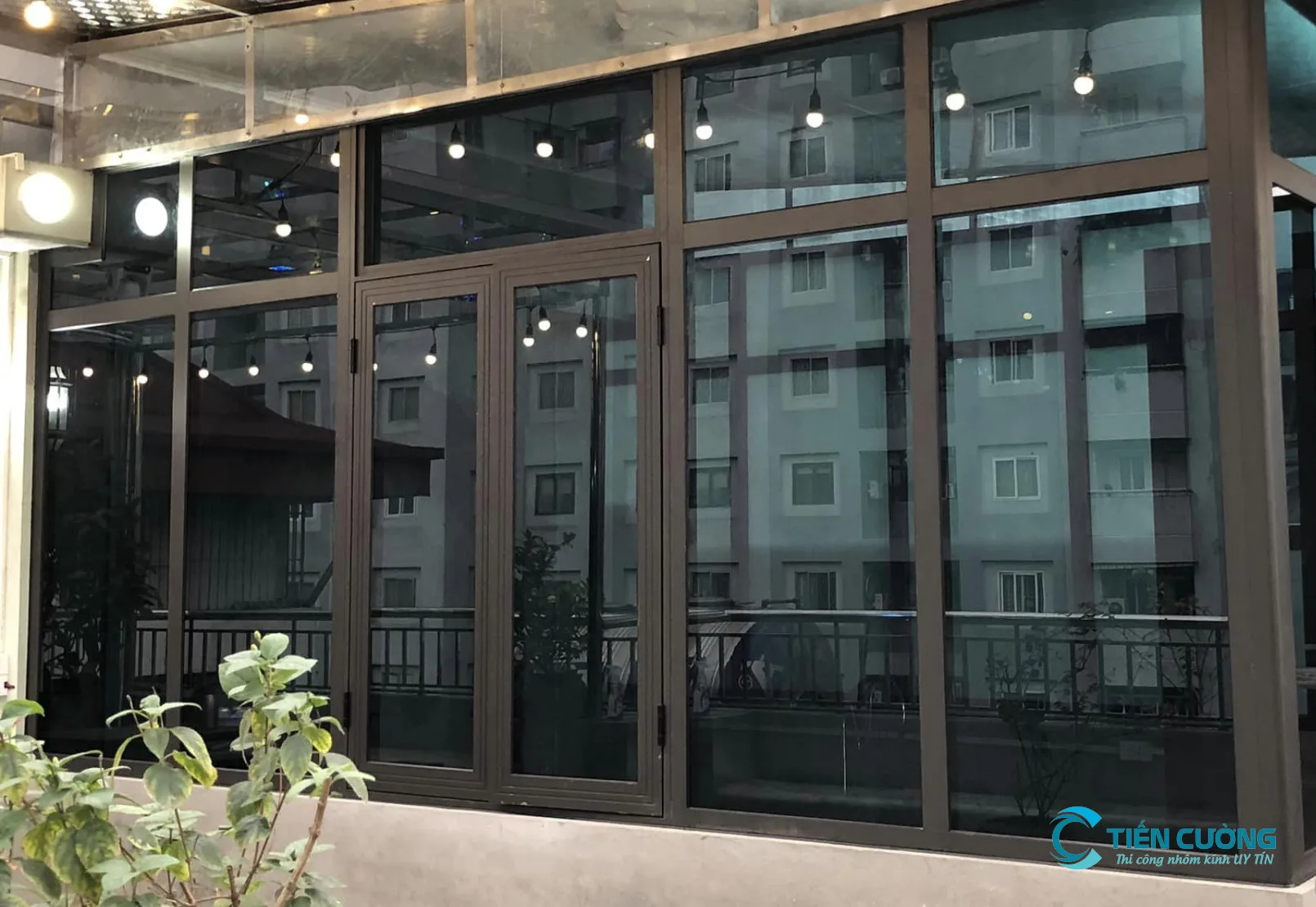 Khung nhôm giúp cửa kính vận hành ổn định hơn Cửa kính khung nhôm giảm rung khi sử dụng