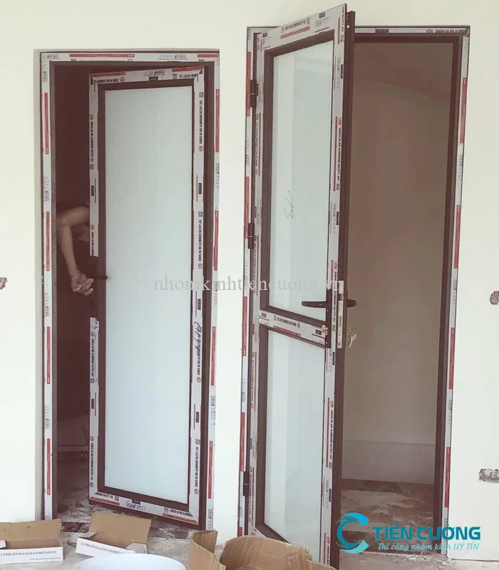 Cửa kính khung nhôm cần đo đúng ô chờ và hệ khung Đo kích thước cửa kính cường lực khung nhôm