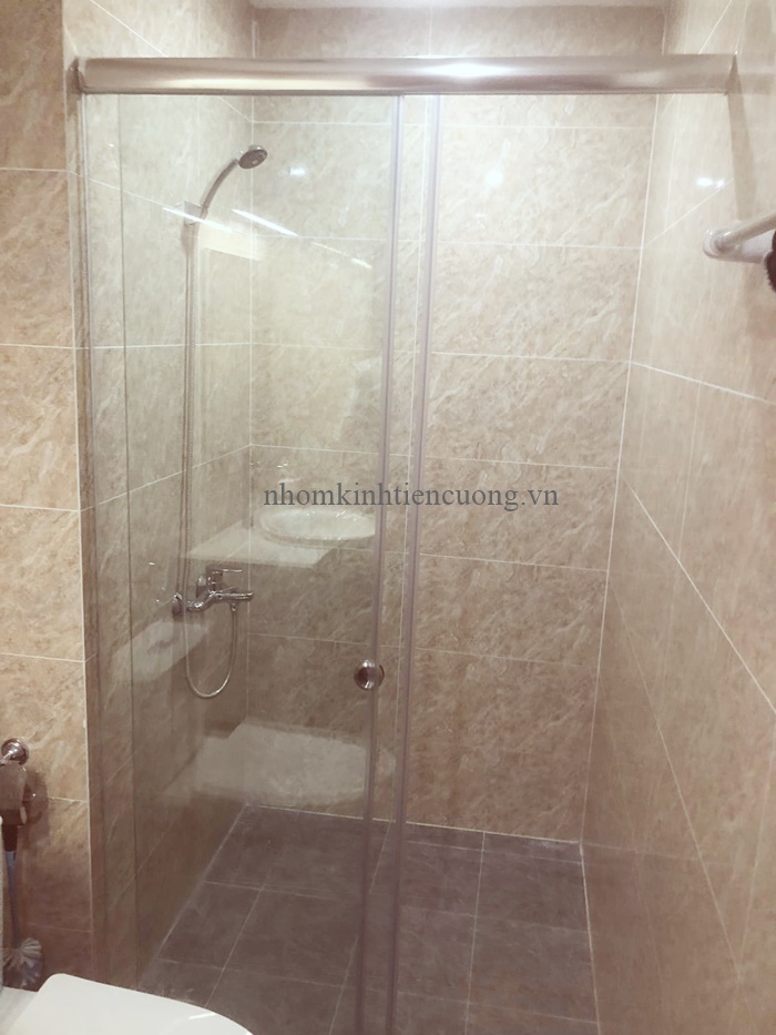 phòng tắm kính đẹp cửa lùa hiện đại