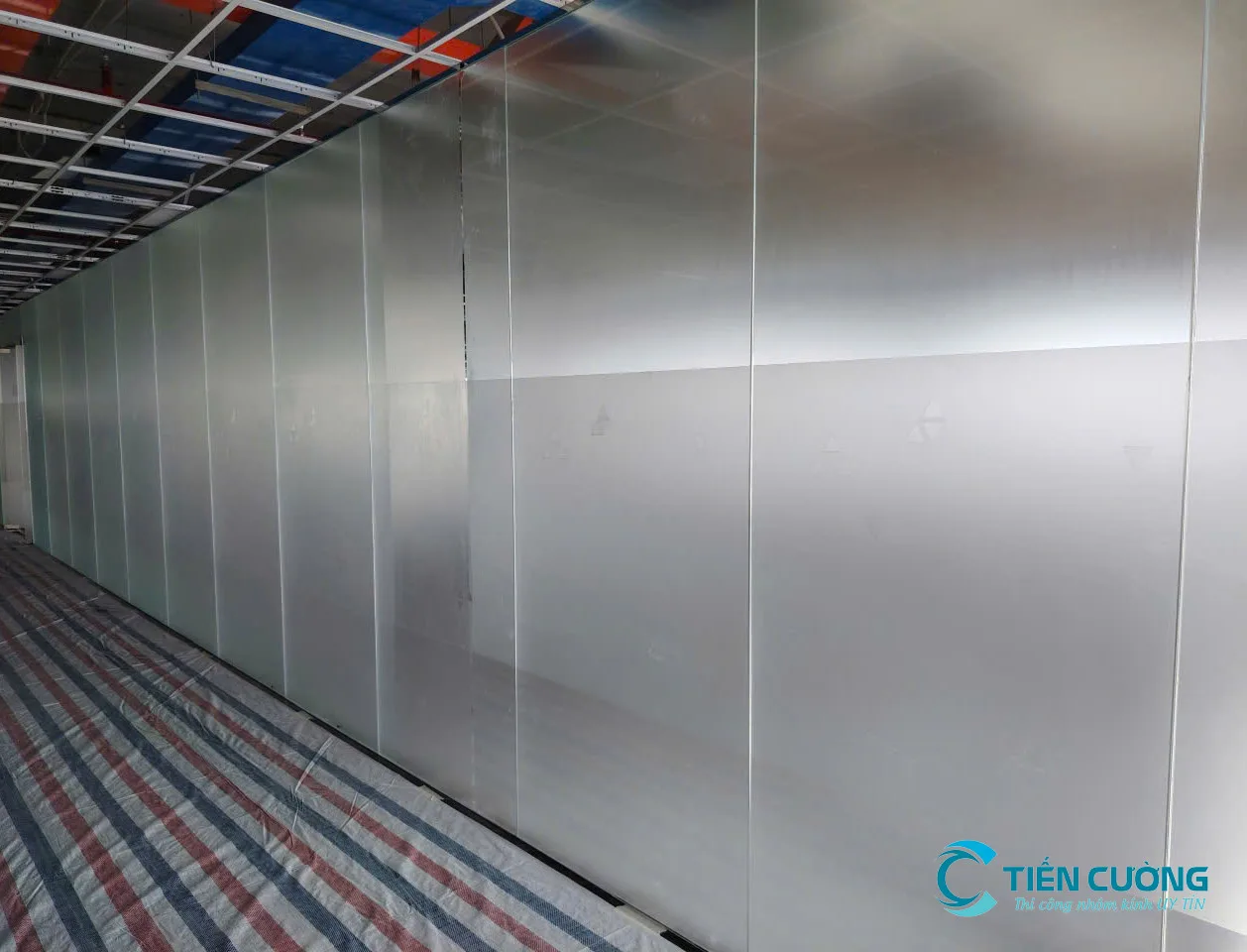 Cửa kính phòng khách giúp không gian thông thoáng Cửa kính cho phòng khách gia đình