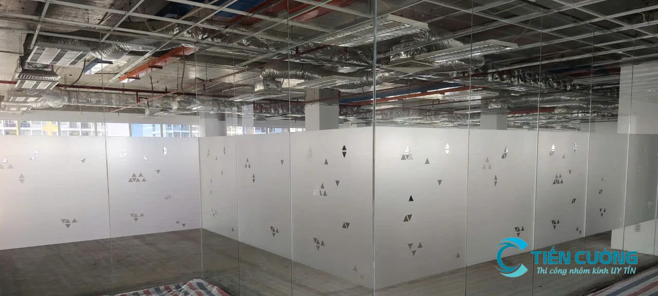 Cửa kính mặt tiền gia đình cần chia cánh hợp lý Cửa kính gia đình cho mặt tiền nhà phố