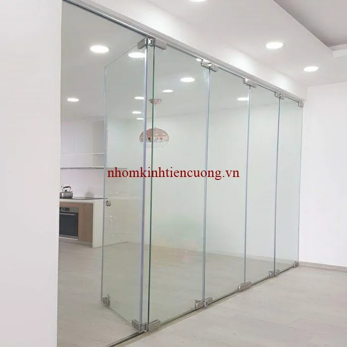 Cửa lùa kính cường lực dùng ray trượt cho không gian hẹp Cửa lùa kính cường lực tiết kiệm diện tích