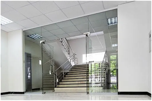 Cửa kính gia đình cân bằng ánh sáng và riêng tư Cửa kính gia đình lấy sáng cho không gian sống