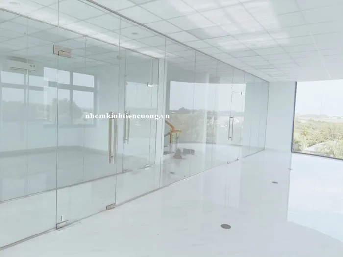 Cửa kính cường lực tổng quan mẫu cửa đẹp cho nhà ở và công trình Cửa kính cường lực đẹp thi công tại TPHCM