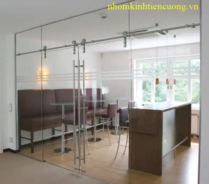 Hệ ray cửa lùa kính cần thẳng và chắc Ray và bánh xe cửa lùa kính cường lực