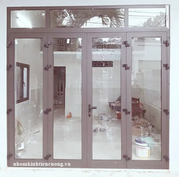 Cửa nhôm kính bốn cánh mở quay - mẫu tham khảo 12 Cửa nhôm kính bốn cánh mở quay