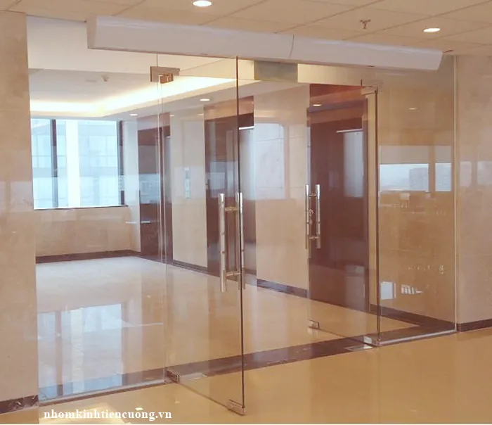 Cửa tự động kính cường lực sau khi hoàn thiện Mẫu cửa tự động kính cường lực hoàn thiện cho mặt tiền