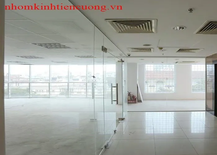 Kích thước cửa đi kính cần đo theo ô chờ thực tế Đo kích thước cửa đi kính cường lực trước khi lắp
