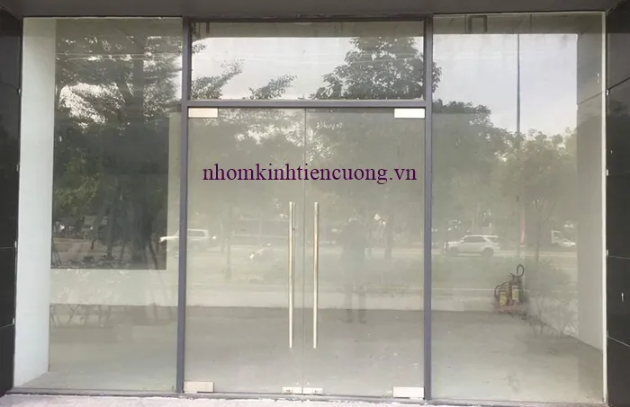 Cửa kính cường lực bản lề sàn cho mặt tiền, showroom - hình ảnh thực tế Cửa kính cường lực bản lề sàn mặt tiền showroom