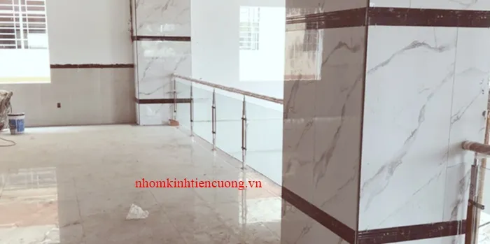 Lan Can Kính Cầu Thang Đẹp | Báo Giá Thi Công TPHCM hiện nay - hình ảnh thực tế Lan Can Kính Cầu Thang 4