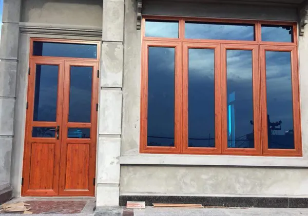 Nghiệm thu cửa nhôm Việt Pháp sau lắp đặt Cửa nhôm Việt Pháp hoàn thiện và cân chỉnh tại nhà ở
