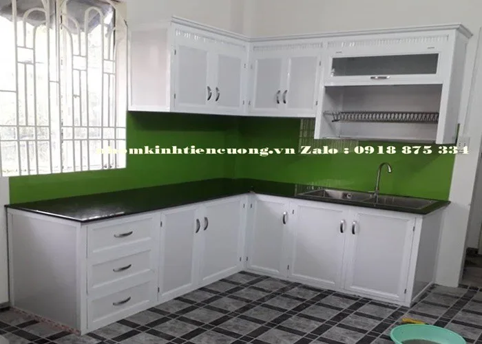Tủ bếp nhôm kính đơn giản đẹp, gọn, dễ vệ sinh - hình ảnh thực tế Tủ bếp nhôm kính thiết kế tối giản