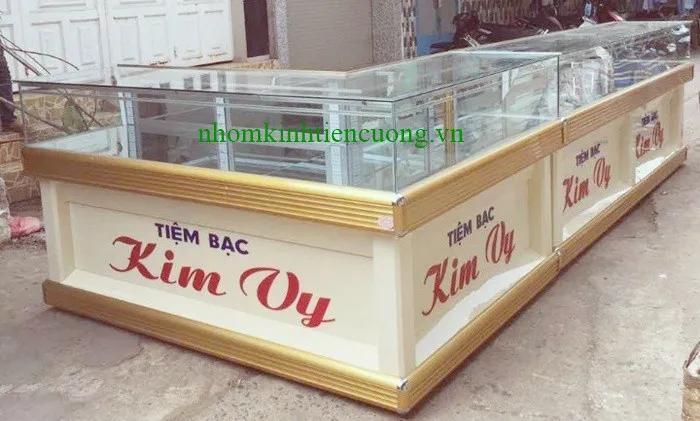 Tủ bán vàng bạc, tủ trưng bày trang sức tại TP.HCM - hình ảnh thực tế Tủ kính trưng bày vàng bạc nhiều khoang