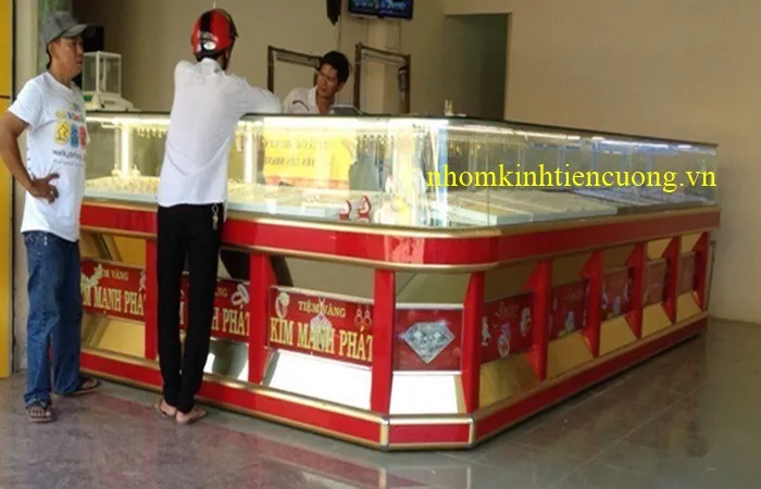 Tủ bán vàng bạc, tủ trưng bày trang sức tại TP.HCM - hình ảnh thực tế Tủ vàng bạc phối chi tiết inox màu đồng