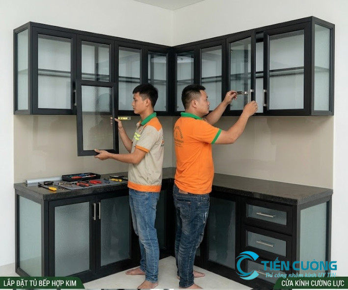 Tủ bếp nhôm kính cánh mở tiện lợi sử dụng hàng ngày