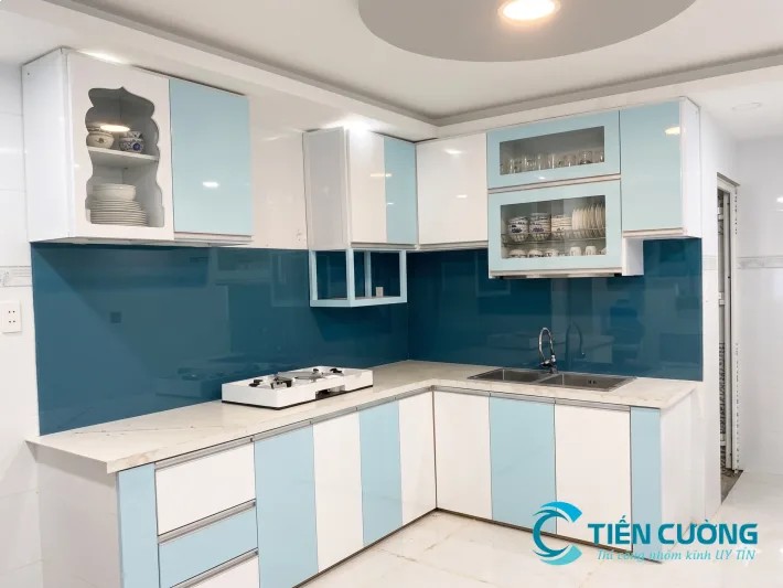Tủ bếp nhôm kính đẹp hiện đại Tủ bếp nhôm kính đẹp hiện đại được nhiều khách hàng chọn