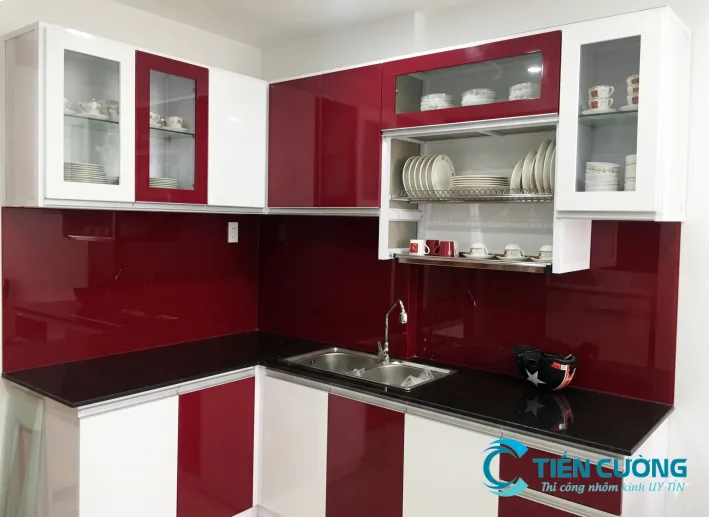 Tủ bếp nhôm kính phong cách hiện đại Tủ bếp nhôm kính phong cách hiện đại cho nhà phố