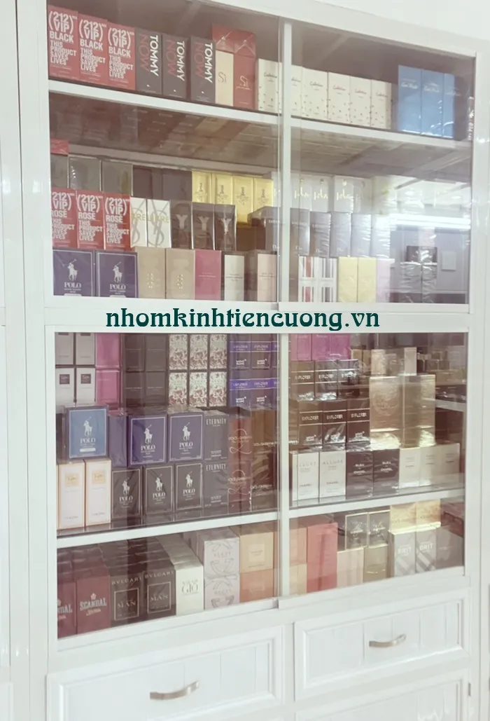 Hình thực tế: Tủ nhôm kính bán hàng kết hợp quầy thấp Tủ nhôm kính bán hàng kết hợp quầy thấp