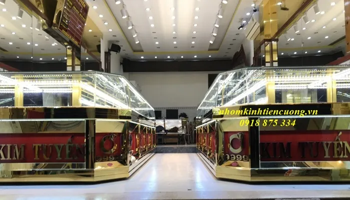 Tủ bán vàng bạc, tủ trưng bày trang sức tại TP.HCM - hình ảnh thực tế Mẫu quầy trang sức cho cửa hàng diện tích nhỏ