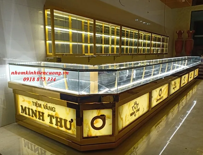 Tủ bán vàng bạc, tủ trưng bày trang sức tại TP.HCM - hình ảnh thực tế Quầy nữ trang có hệ đèn chiếu sáng bên trong