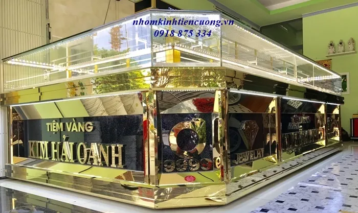Tủ bán vàng bạc, tủ trưng bày trang sức tại TP.HCM - hình ảnh thực tế Tủ trưng bày nữ trang có ngăn kéo phía nhân viên