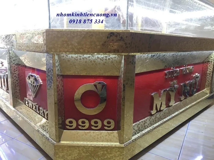 Tủ bán vàng bạc, tủ trưng bày trang sức tại TP.HCM - hình ảnh thực tế Quầy trang sức khung nhôm màu sáng