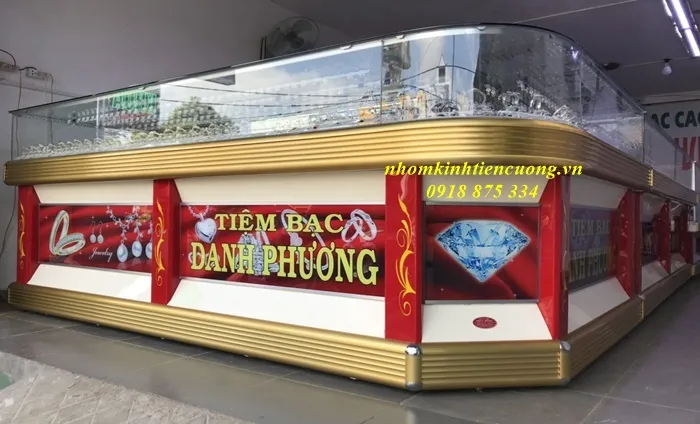 Tủ bán vàng bạc, tủ trưng bày trang sức tại TP.HCM - hình ảnh thực tế Mẫu quầy trưng bày vàng bạc dạng chữ U