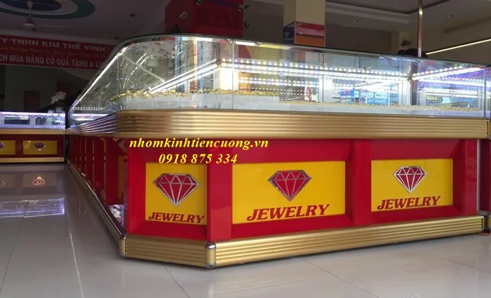 Tủ bán vàng bạc, tủ trưng bày trang sức tại TP.HCM - hình ảnh thực tế Tủ kính bán trang sức kết hợp ánh sáng trong quầy