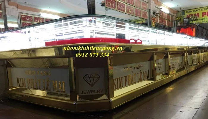 Tủ bán vàng bạc, tủ trưng bày trang sức tại TP.HCM - hình ảnh thực tế Tủ trưng bày trang sức bố trí theo mặt bằng cửa hàng