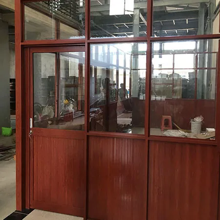 Vách ngăn nhôm kính phòng ngủ - mẫu chọn kính mờ, kính sọc hay rèm? Vách ngăn nhôm kính phòng ngủ mẫu minh họa cho phần chọn kính mờ, kính sọc hay rèm?