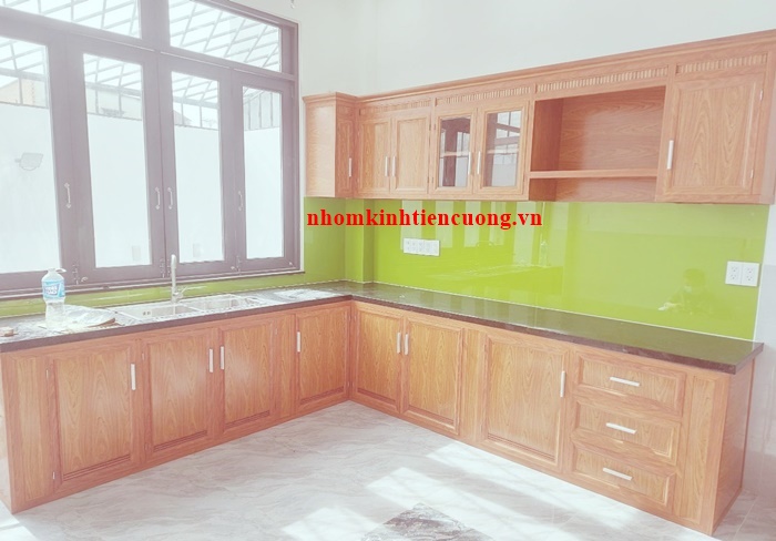 tủ bếp nhôm giả gỗ