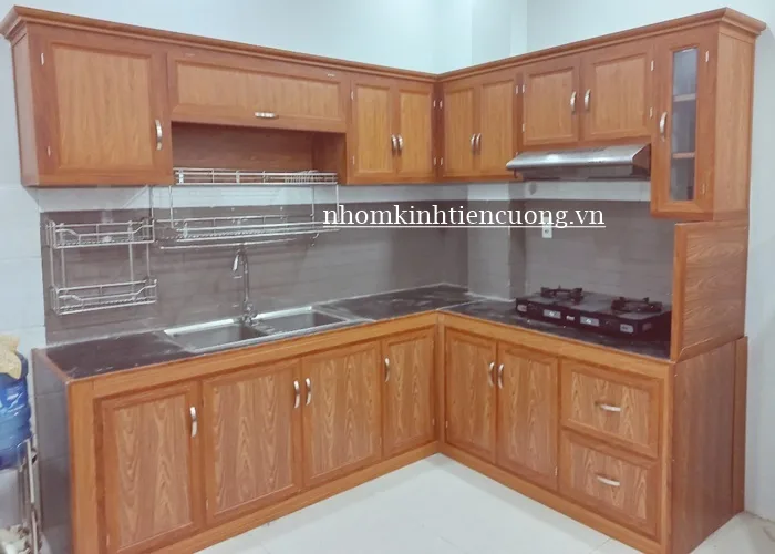 Tủ bếp nhôm giả gỗ đẹp, chống nước, báo giá tại TP.HCM - hình ảnh thực tế tủ bếp nhôm giả gỗ