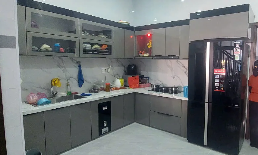 Tủ chén nhôm treo tường theo hiện trạng Ba phương án tủ chén nhôm treo tường cho bếp gia đình