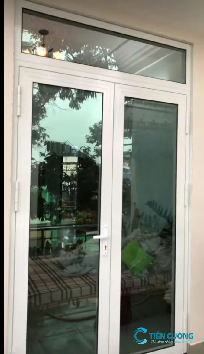 Kính phản quang hoàn thiện tại công trình Thi công kính phản quang theo kích thước thực tế