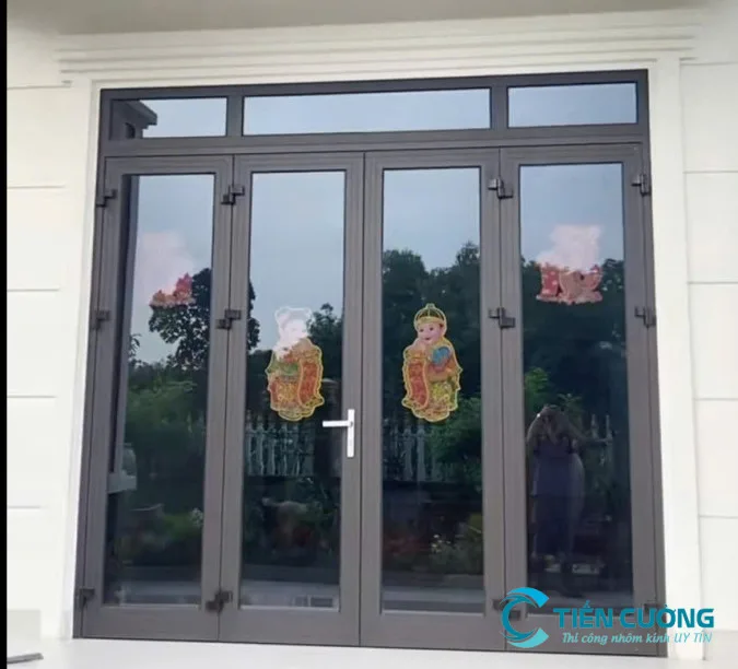 Cửa kính dùng kính phản quang giảm chói Cửa kính phản quang cho cửa hàng mặt tiền