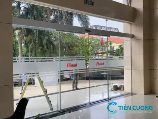 Cấu tạo ray trượt cho cửa tự động kính cường lực Ray trượt và bộ truyền động cửa tự động kính cường lực