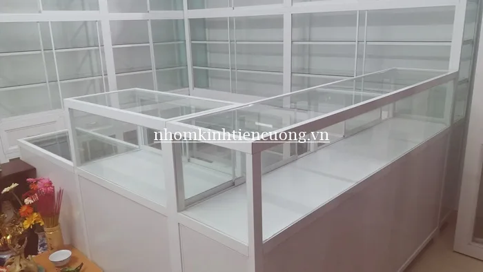 Quầy thuốc trong khu giao dịch Quầy thuốc nhôm kính theo vị trí giao dịch