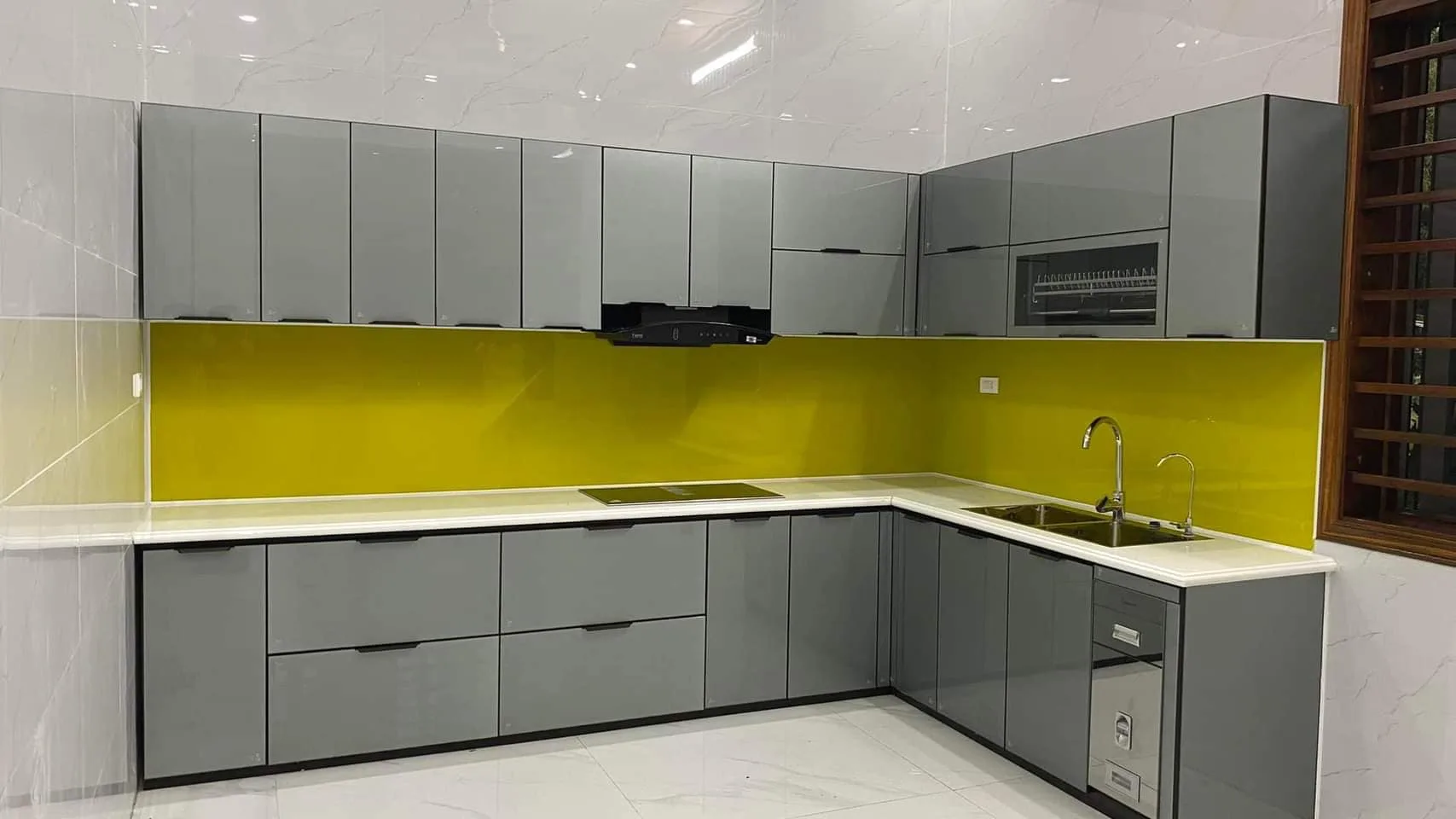 Lắp Đặt Tủ Bếp Nhôm Kính Quận 2 Đẹp, Bền, Giá Tốt TPHCM hiện nay - hình ảnh thực tế Thi công tủ bếp nhôm kính Mai Chí Thọ Quận 2