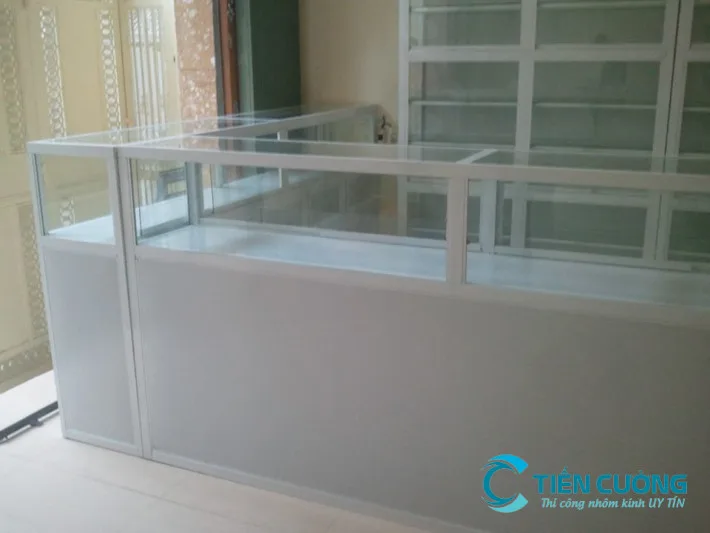 Quầy thuốc nhôm kính theo mặt bằng Mẫu quầy thuốc tây nhôm kính hiện đại