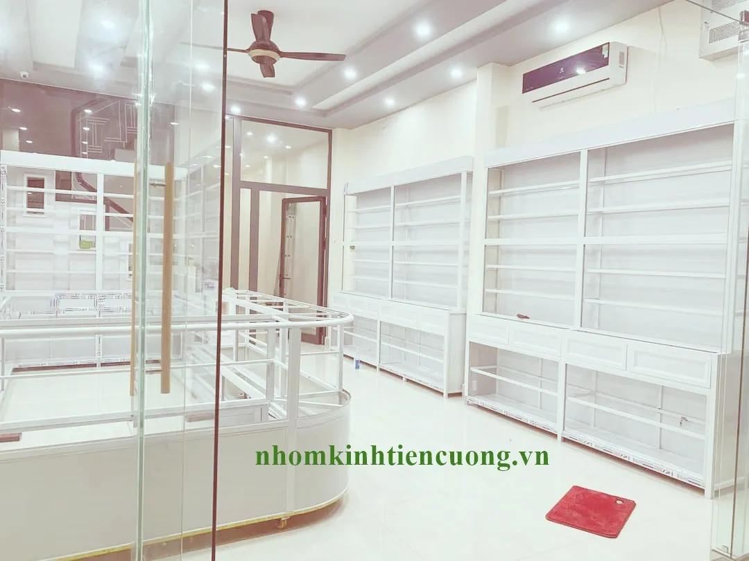 Quầy thuốc sau thi công Quầy thuốc hoàn thiện với khu thao tác rõ